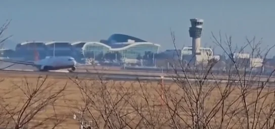 V IDEO momento quando l'aereo si schianta nel muro in Corea del Sud