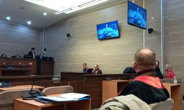 Après avoir regardé les vidéos, l'avocat d'Andy Pajazit dit qu'il a agi en légitime défense.