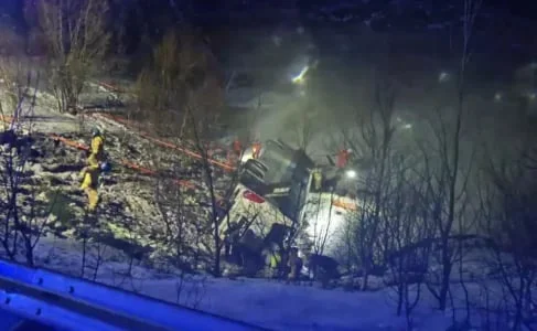 Trois morts, quatre grièvement blessés par un grave accident de bus en Norvège