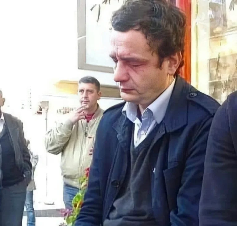 Cateitly se moque de Kurti, affiche des images du premier ministre avec un œil fermé: “Vous êtes dehors, Martin”