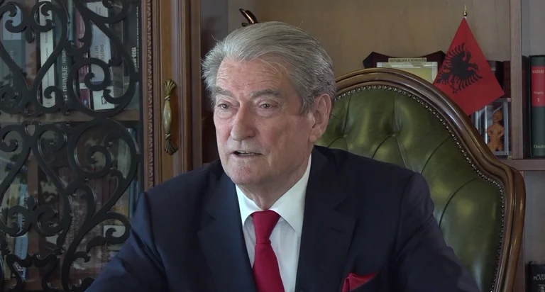 Përvjetori i masakrës së Reçakut, Berisha: Rama vasal i Vuçiqit, ka bllokuar dënimin e genocidit serb