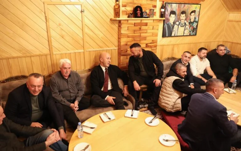 Haradinaj in Luqa of Decani visits the Mucaj family: Such families are strong pillars of society