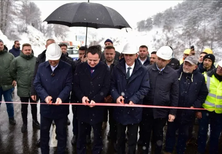 Kurti Regierung Discovered Sie haben sich für die Verlegung der Dragash-Brod Road, ohne einen Cent zu geben, aber nur in Signalistik investiert.