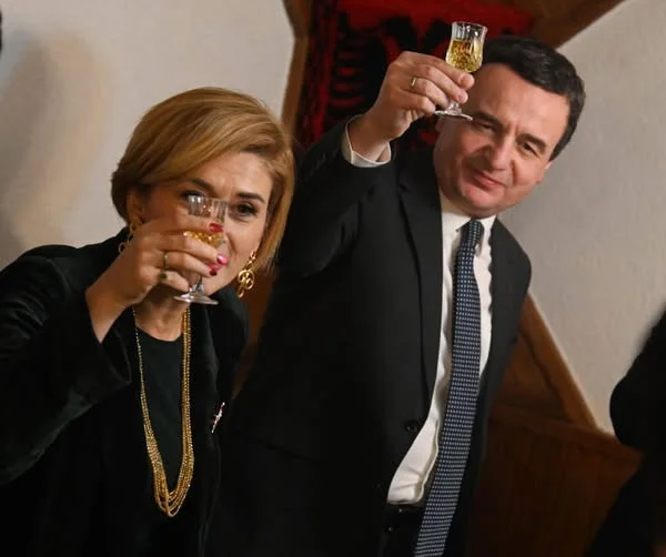 OVL-KLA Syla: Kurteshi chercher la déshéritation de Mimoza Kusari comme associé Radojicic sous le chef d'orchestre de Kurti