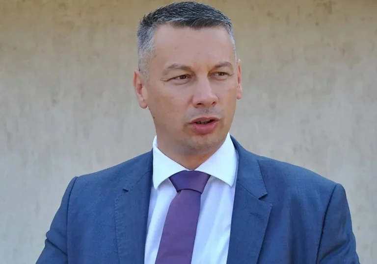 Ministro de Seguridad de Bosnia arrestado por corrupción