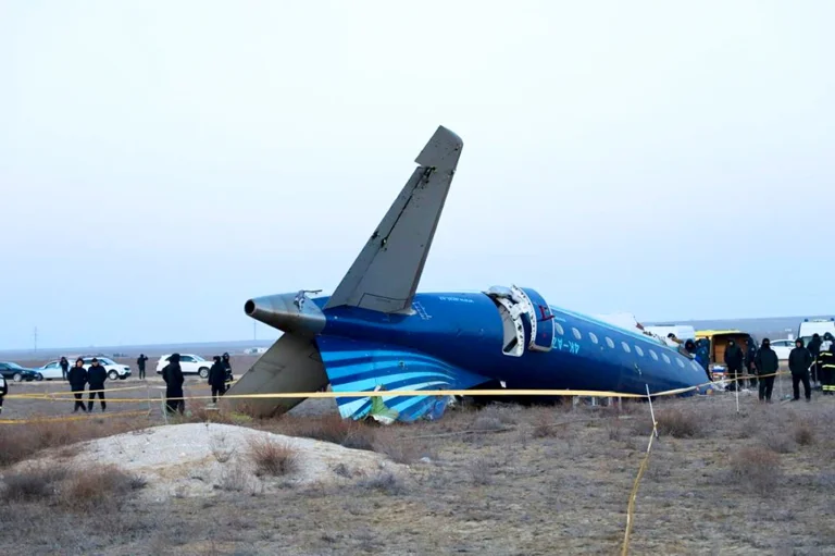 Ce que l'on sait de l'accident au Kazakhstan qui a tué 38 des 67 personnes à bord