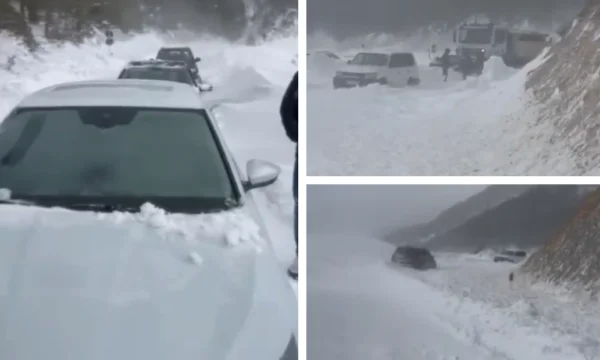 Les nuages de neige bloquent la route vers Prevalla, les voitures seraient coincées environ 14 heures