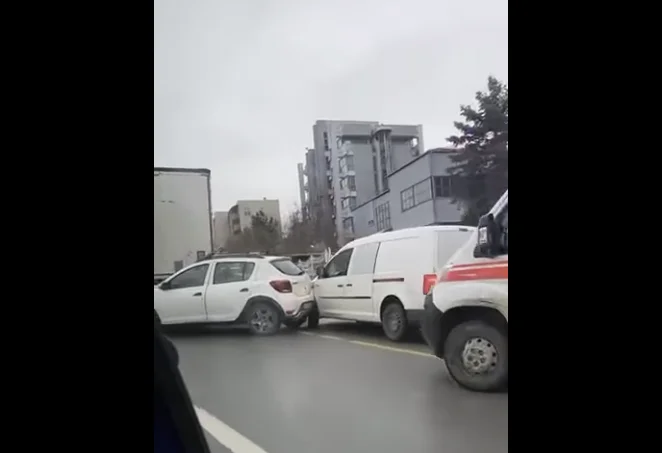 Accidente de cadena en el centro de Pristina, herido a una persona
