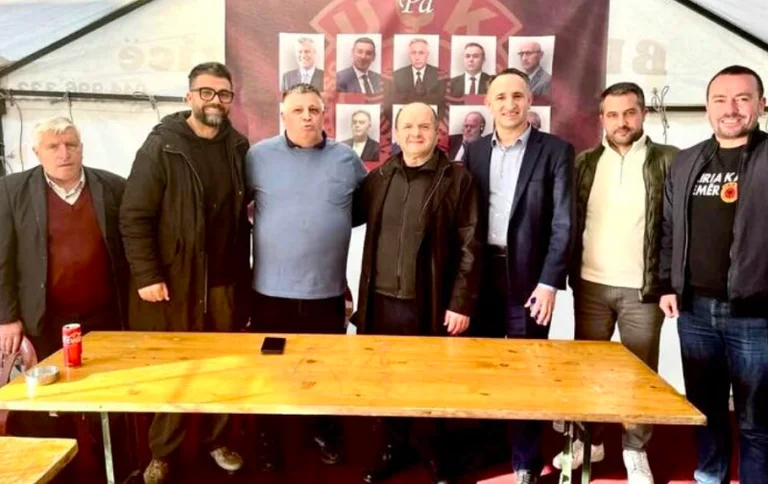 Behram para Nasim Haradinaj: Ambos rifles y prisiones - y lágrimas - le favorecen.