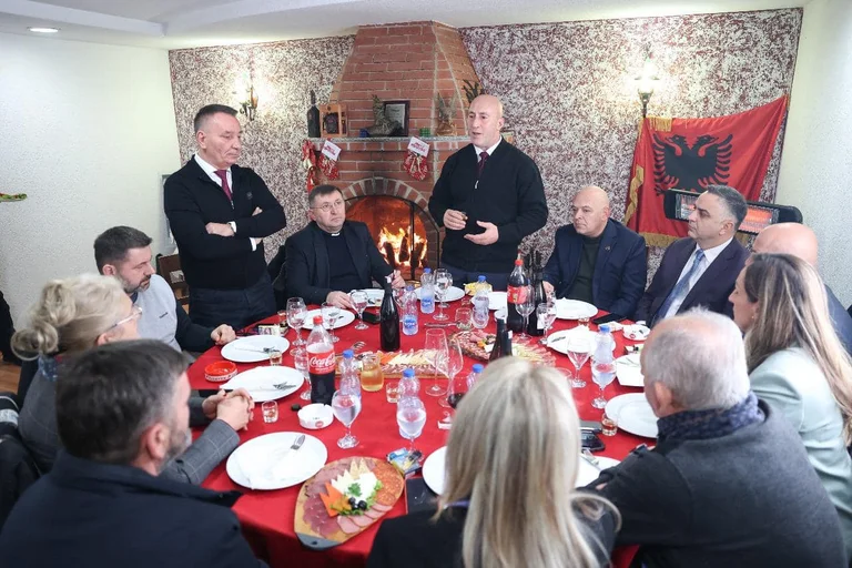 Lekaj: Honrado a dar la bienvenida a Haradinaj, diputados de AAK y miembro de la familia en mi contexto