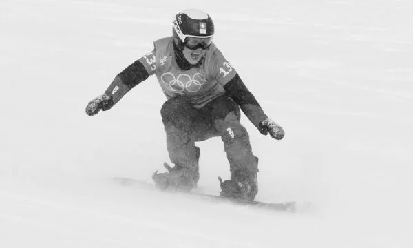 Hit by snow avalanche, snowboard racer dies