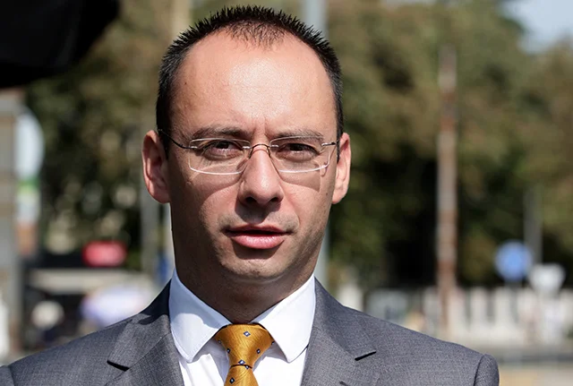 It was reported that the enemy was attacked in Zvecan, police say he was injured by a broken glass.