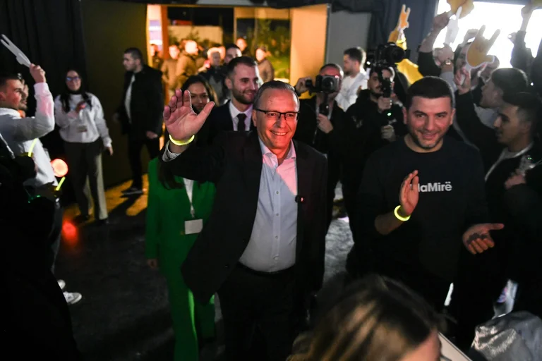Bedri Hamza en la convención juvenil del PDK: Ofrecemos visión y programa para un Kosovo que permite a los jóvenes
