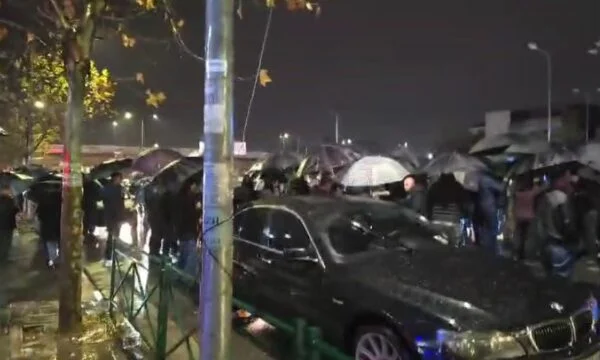La protesta de oposición comienza en Tirana, varias calles bloqueadas en la capital