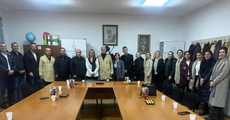 5 Ein Kindergarten in Malisheva, der Leiter der Bildung gibt Neuigkeiten des neuen Nestes in Bellanica bekannt