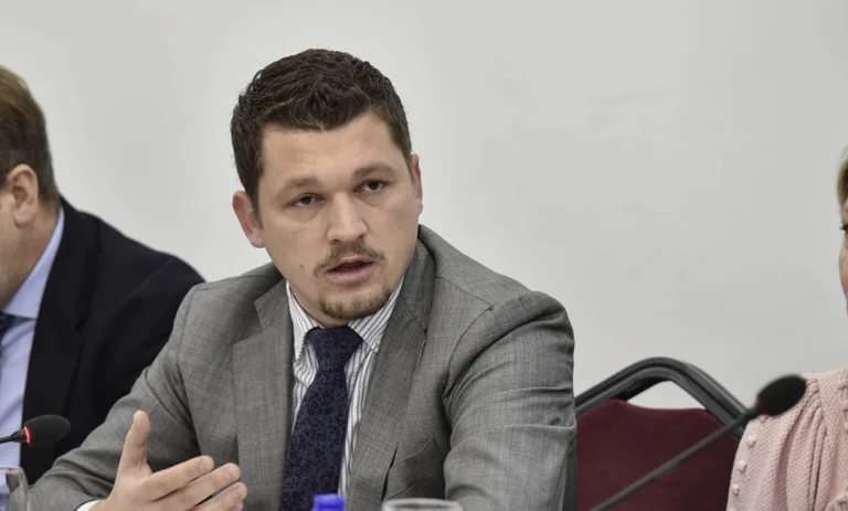 Elshani, PDK: We did not vote for the Certificate of Serbian List, why MPB and MPJ have silented down on CEC's request for their verification