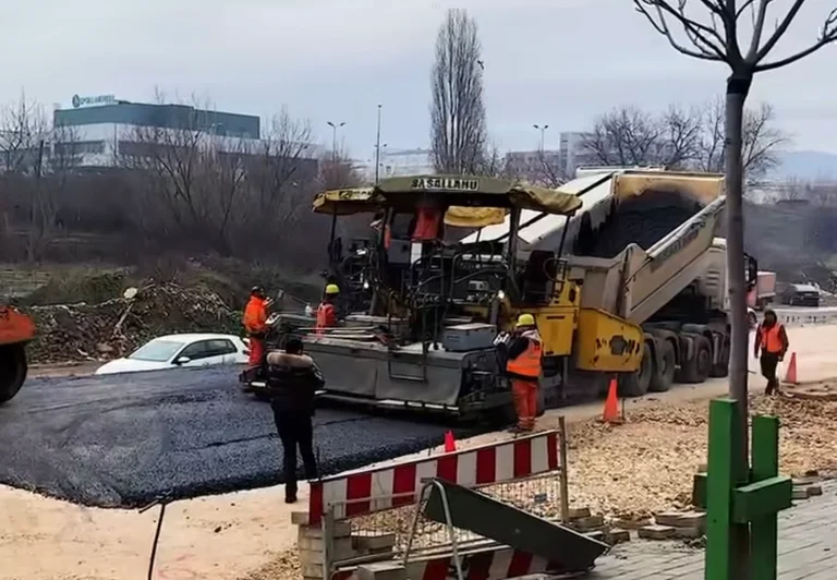 Krenar Xhaferi annonce le début d'une rue asphaltée à Pristina