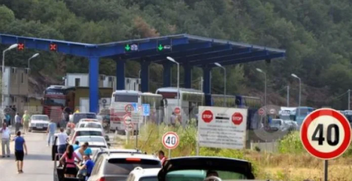 Deri në pesë orë pritje për të hyrë në Kosovë nga Dheu i Bardhë