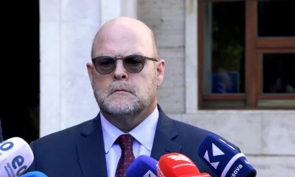Hovenier për kërcënimin e Vuçiqit: S’mbesim pa gjumë, këtu është prezente Aleanca më e suksesshme në histori