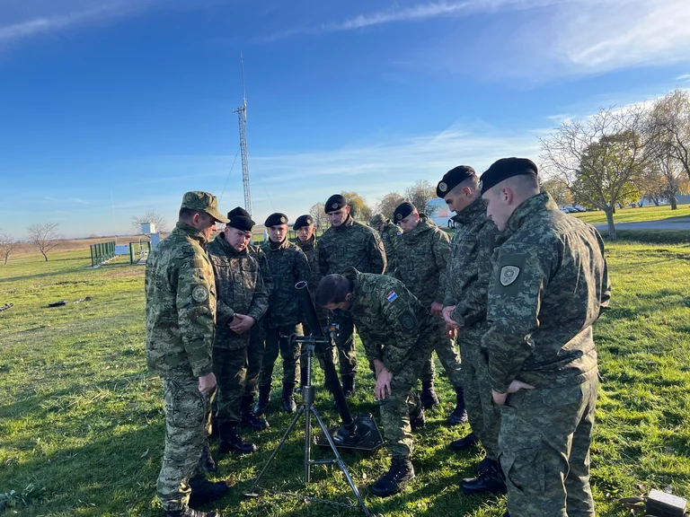 Soldados del KSF entrenan en Croacia