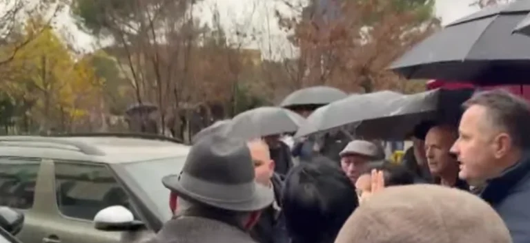 Opposition protest blocks road in Tirana, citizens indignant
