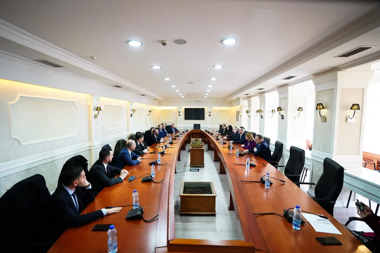 Les députés LDK et DP Gashi se rencontrent : La droite revient, la victoire arrive au Kosovo et en Albanie