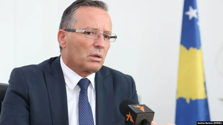 Hamza për shkarkimet: Janë larguar disa, për t’i pruar disa tjerë