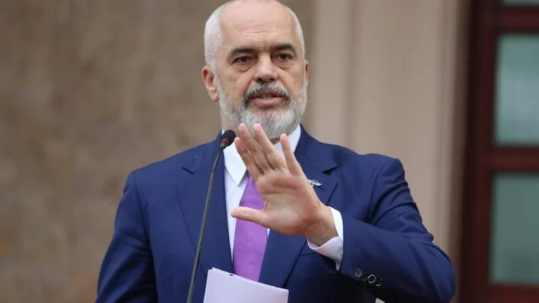 Edi Rama shkarkon të gjithë sekretarët e PS-së