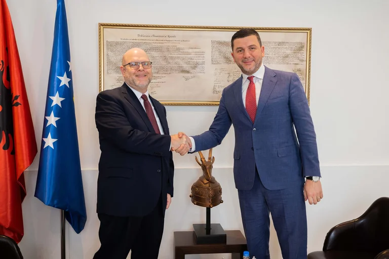 Krasniqi attend l'ambassadeur Havenier à une réunion d'adieu: plaisir de coopérer sur cette voie