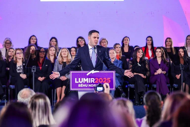 Obadiah avec des discours émotionnels aux femmes: Les femmes leur laissent tout pour que les autres aient tout