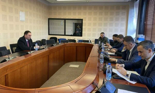 Falsas noticias a Periscope: AKI Director Informes a la Comisión Parlamentaria