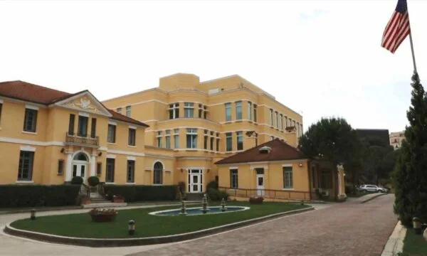 Tirana, Embajada de Estados Unidos: No nos comprometemos a la definición de corrupción mayor.