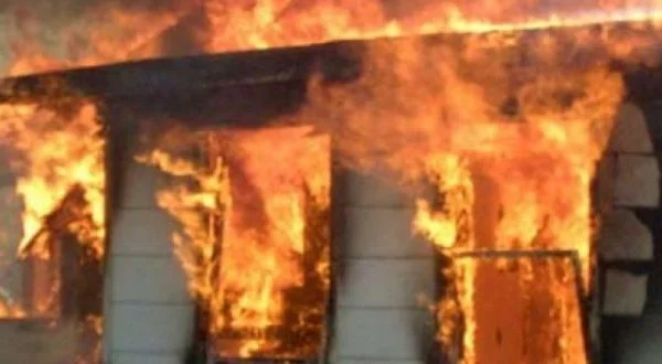 Le débarcadère et les panneaux solaires de Skenderaj sont impliqués dans le feu