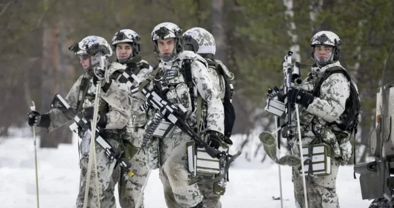 Finnland beschleunigt seine Kriegsvorbereitungen in allen Formen