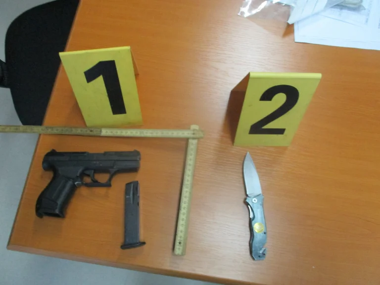 Two students at a school in Suhareka in bags have been found with a gas gun and a knife