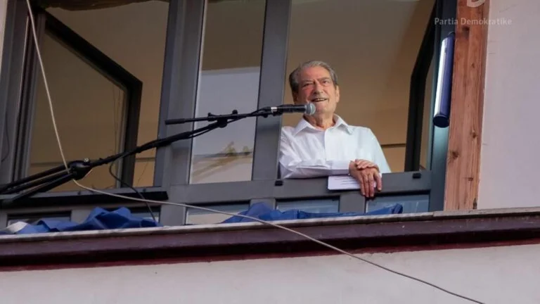 Sessioni per Sali Berisha rinviate per il 6 gennaio