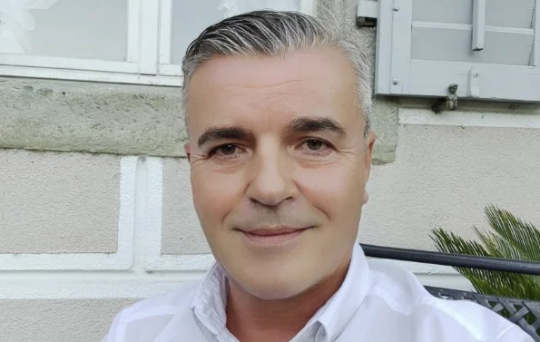 VV MP Kandidat mit einer seltsamen Aussage: Albin Kurti macht Kosovo mit 23.000 Babys für 10 Monate