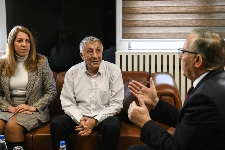 Hamza soutient les demandes de SBASK : investissement accru dans l'éducation et augmentation de 50 % des salaires