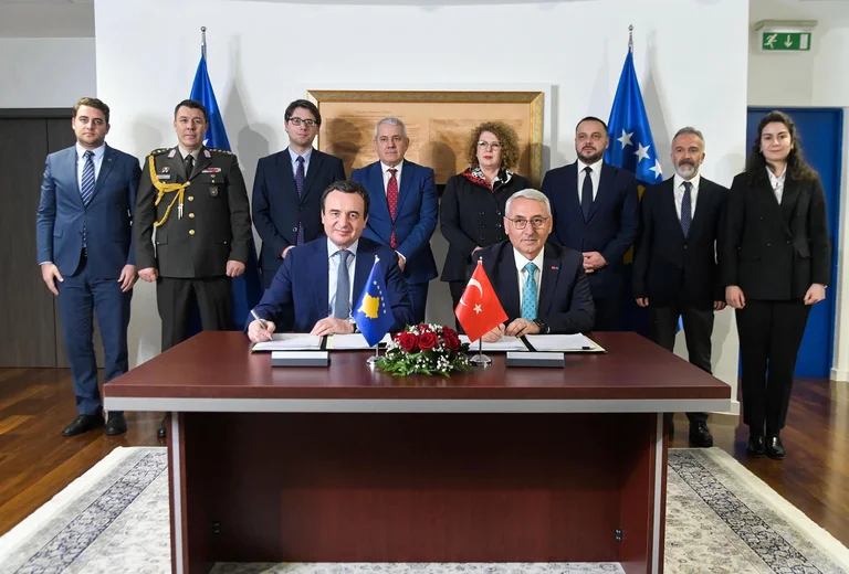 Kurti annonce la signature d'un contrat avec le fabricant turc d'usine de munitions