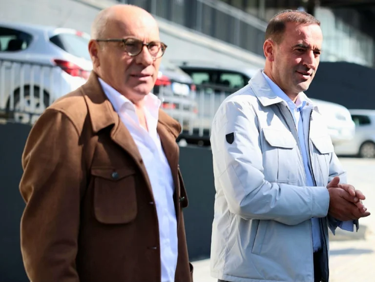 Nitaj bezieht sich auf das erste Treffen mit Daut Haradinaj: Er steht bewaffnet, ich verbreitete Nachrichten