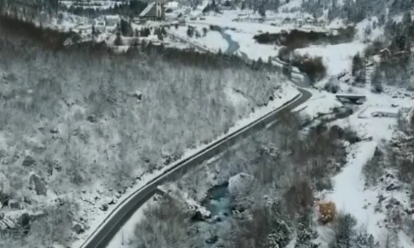 Neige couvre Valbonne, Rama publie des vues fantastiques