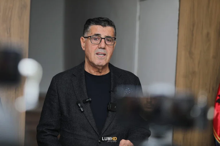 Haziri critica il VV: Ha portato Gjilan a un pozzo finanziario nero, il comune ha perso i parametri di sviluppo