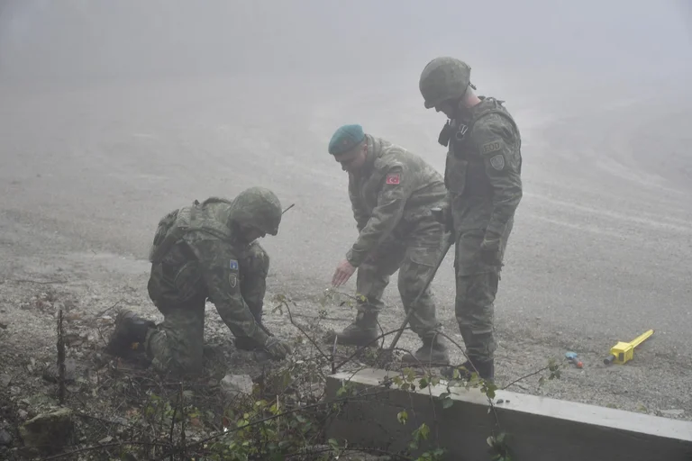 KSF soldiers and members of Turkey's Armed Forces hold training together