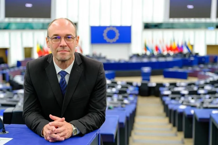 Stier: les mesures de l'UE concernant le Kosovo seront immédiatement supprimées