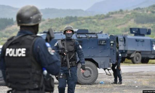 Dos incursiones en Zubin Potok, equipo militar incautado