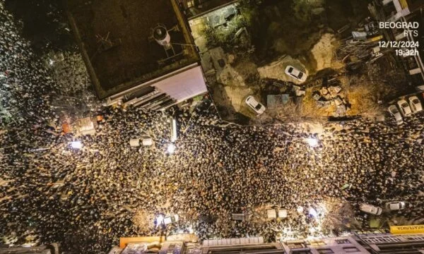 Proteste der letzten Nacht in Serbien, Tausende von Studenten gegen Vuciqi