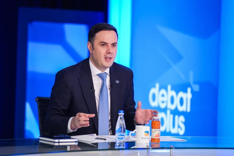 Abdixhiku garantiza el sector público: Primera semana, Cofficient 150