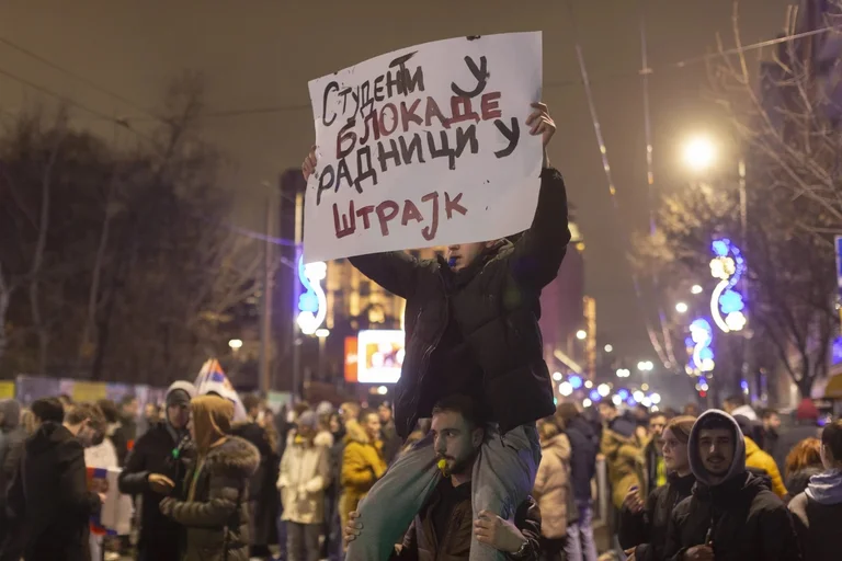 Belgrade : Manifestations bruyantes des étudiants contre les dirigeants populistes serbes