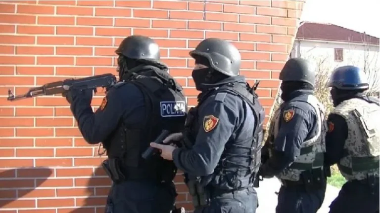 Action RENEA, armoured vehicles seized at the Bayray House in Shkodra