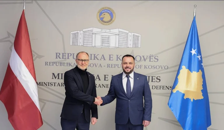 Ministre letton : Maintenir la paix, la stabilité au Kosovo reste un objectif commun